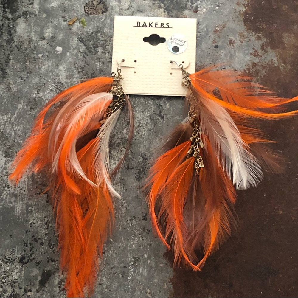 BAKERS FEATHER DUSTER ORANGE/CREAM FEATHER EARRINGS